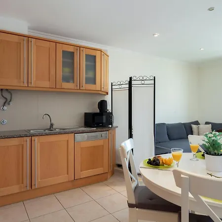 Apartman Lobo *